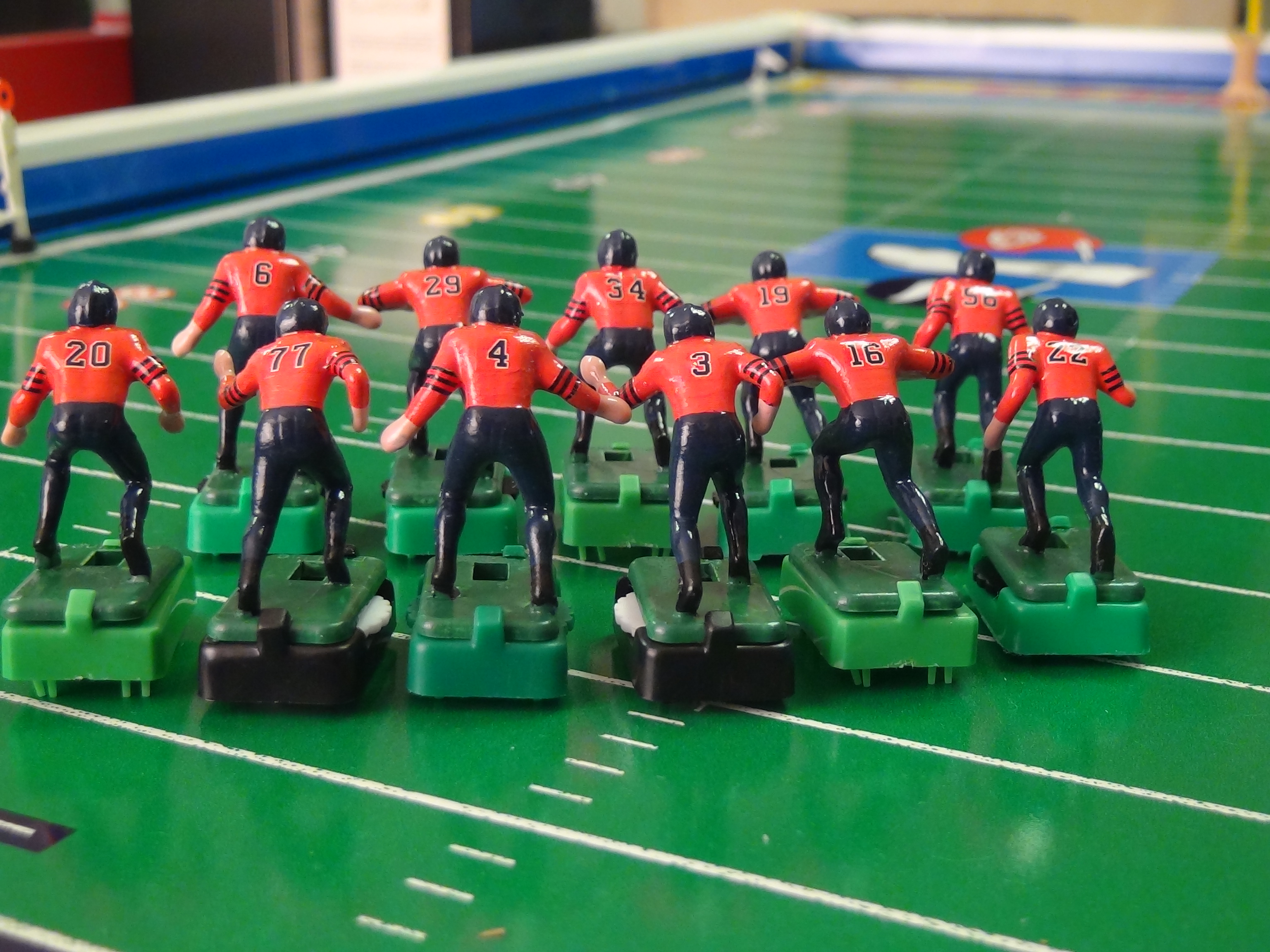 ORIGINAL TUDOR ELECTRIC FOOTBALL 1967 TEAMS LARGE BIGMEN NFL