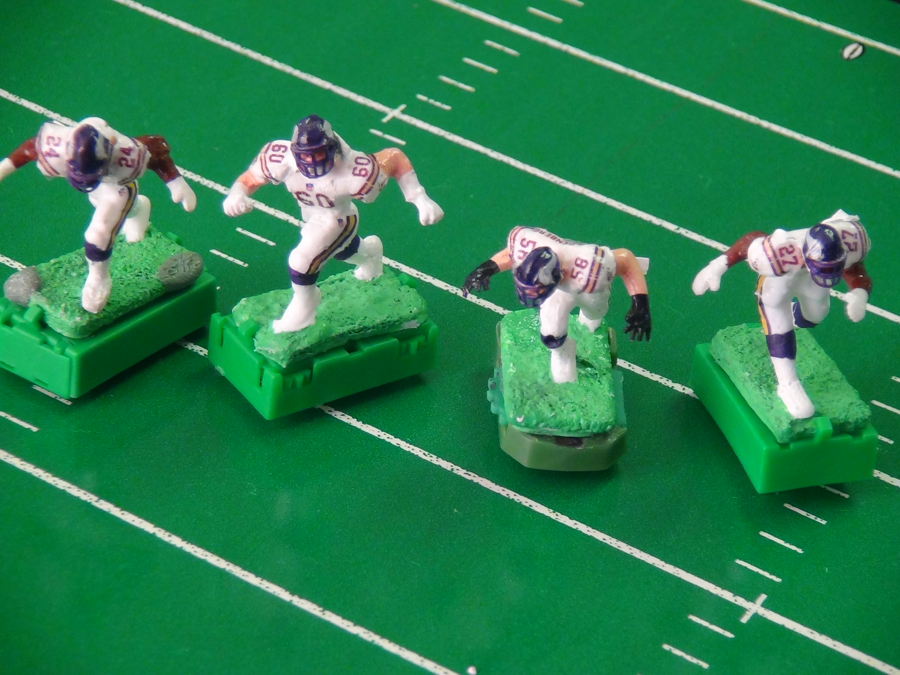 11 Electric football 3D resin printed custom figures-3-4 base defense1
